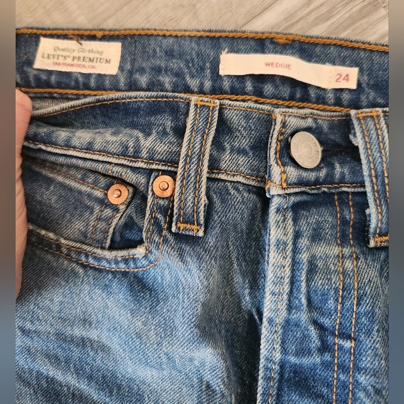 Levi's High Rise Wedgie size 24 - Picture 2 of 5